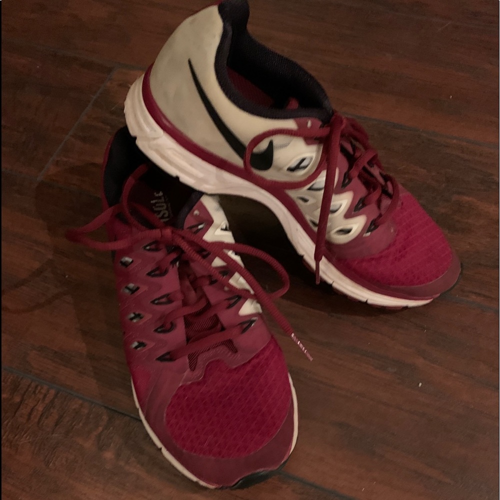 Nike Fitsole cushioning FSU garnet tennis shoes